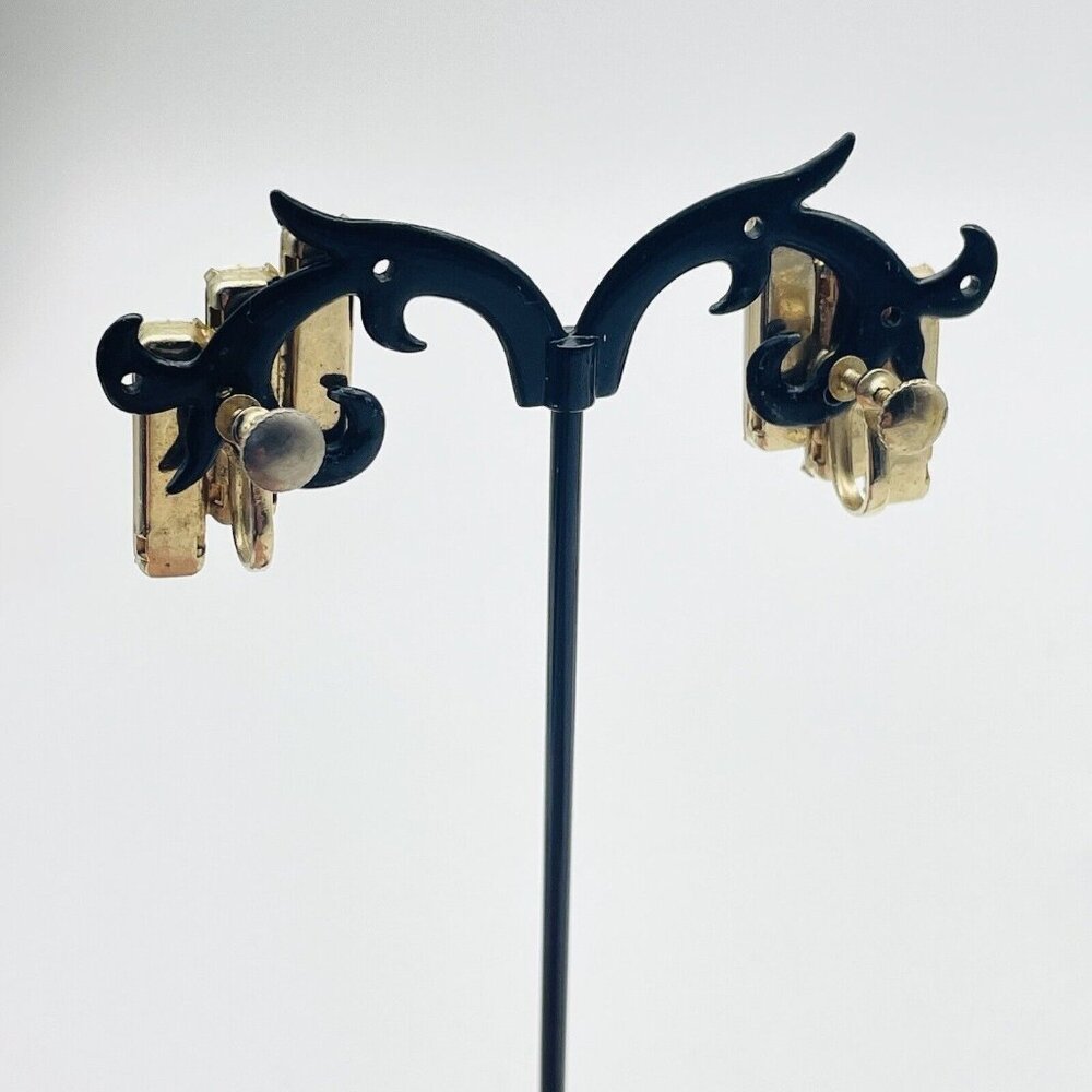 Vintage Stacked Milk Glass Bead Earrings Gold Tone Screw Back Classic Career - Picture 9 of 10